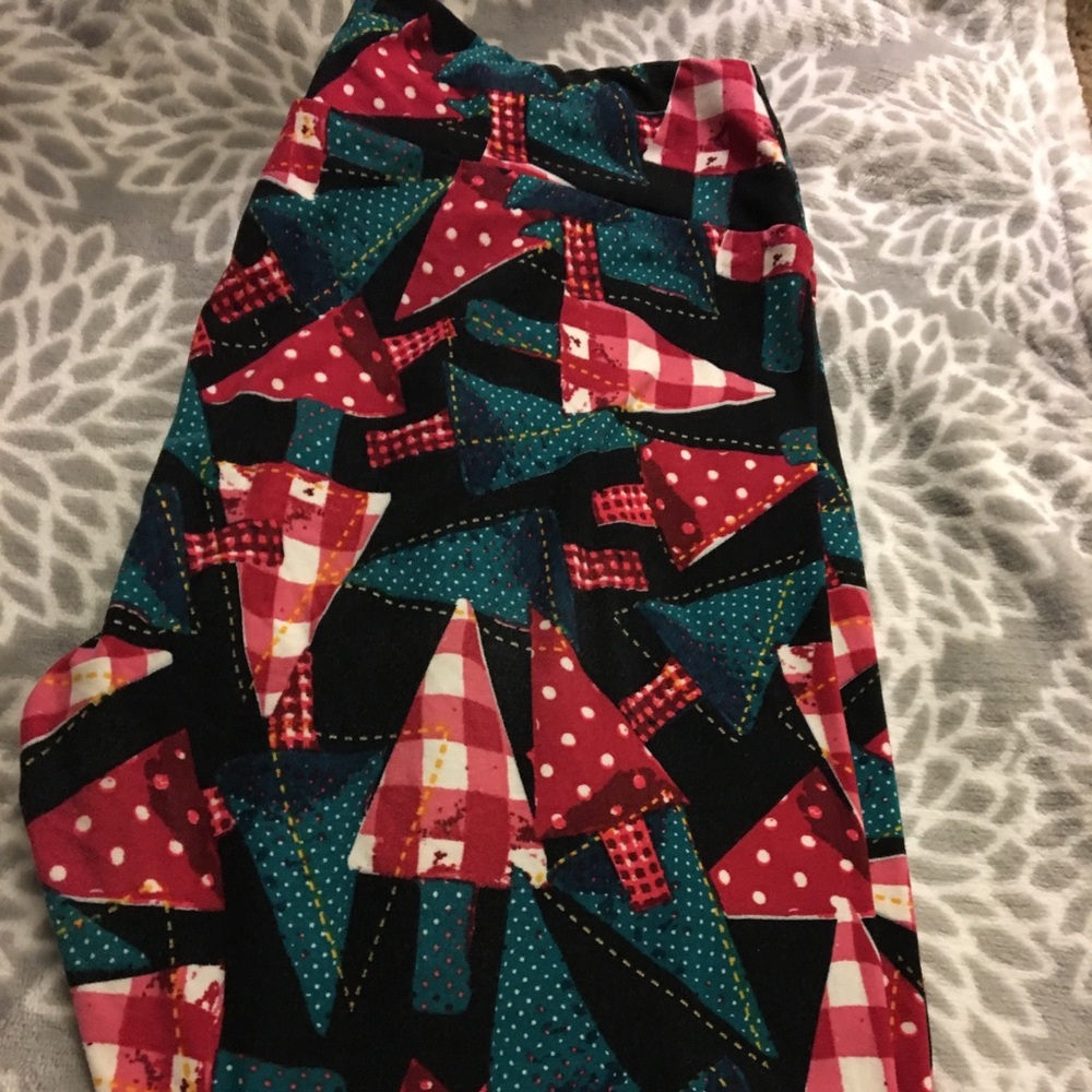 LULAROE TC CHRISTMAS LEGGINGS 💚